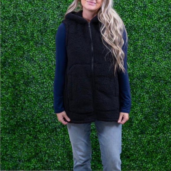 SHERPA HOODED BLACK VEST - Picture 3 of 3